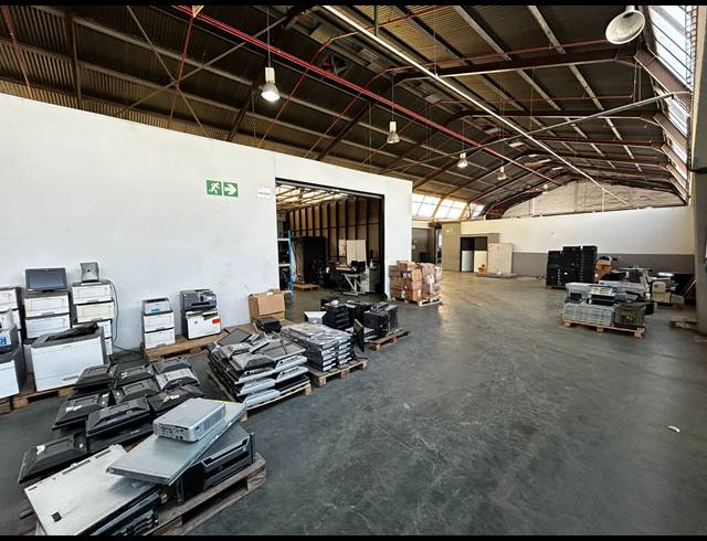 1,985M² WAREHOUSE TO LET IN KEW